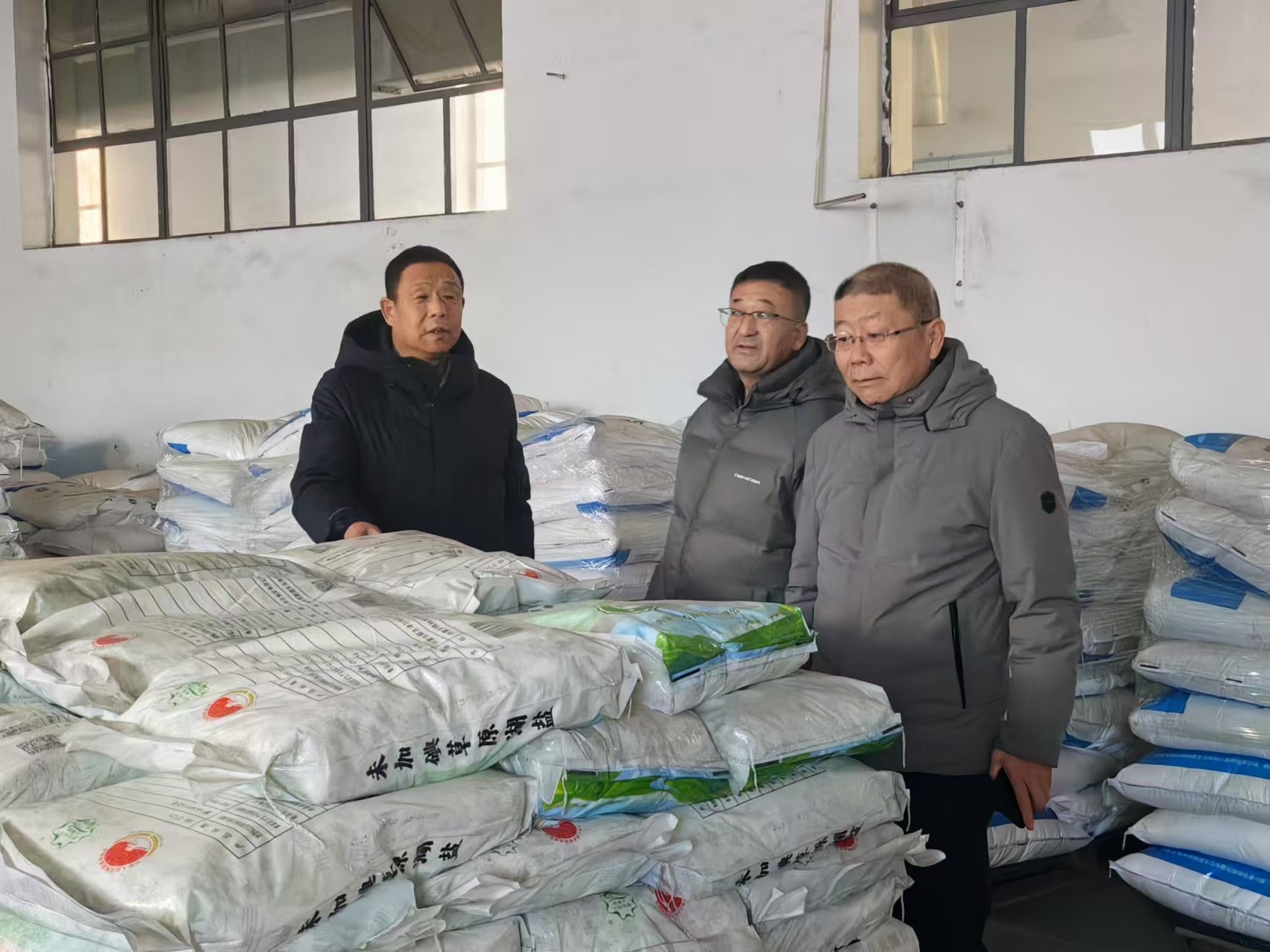 錫盟鹽業(yè)公司、額鹽公司聯(lián)合對張家口經(jīng)營部進行市場調(diào)研和年度經(jīng)營考核