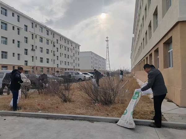 額鹽公司黨委組織開展我們的節日——“傳承雷鋒精神，守護母親湖畔”志愿服務活動