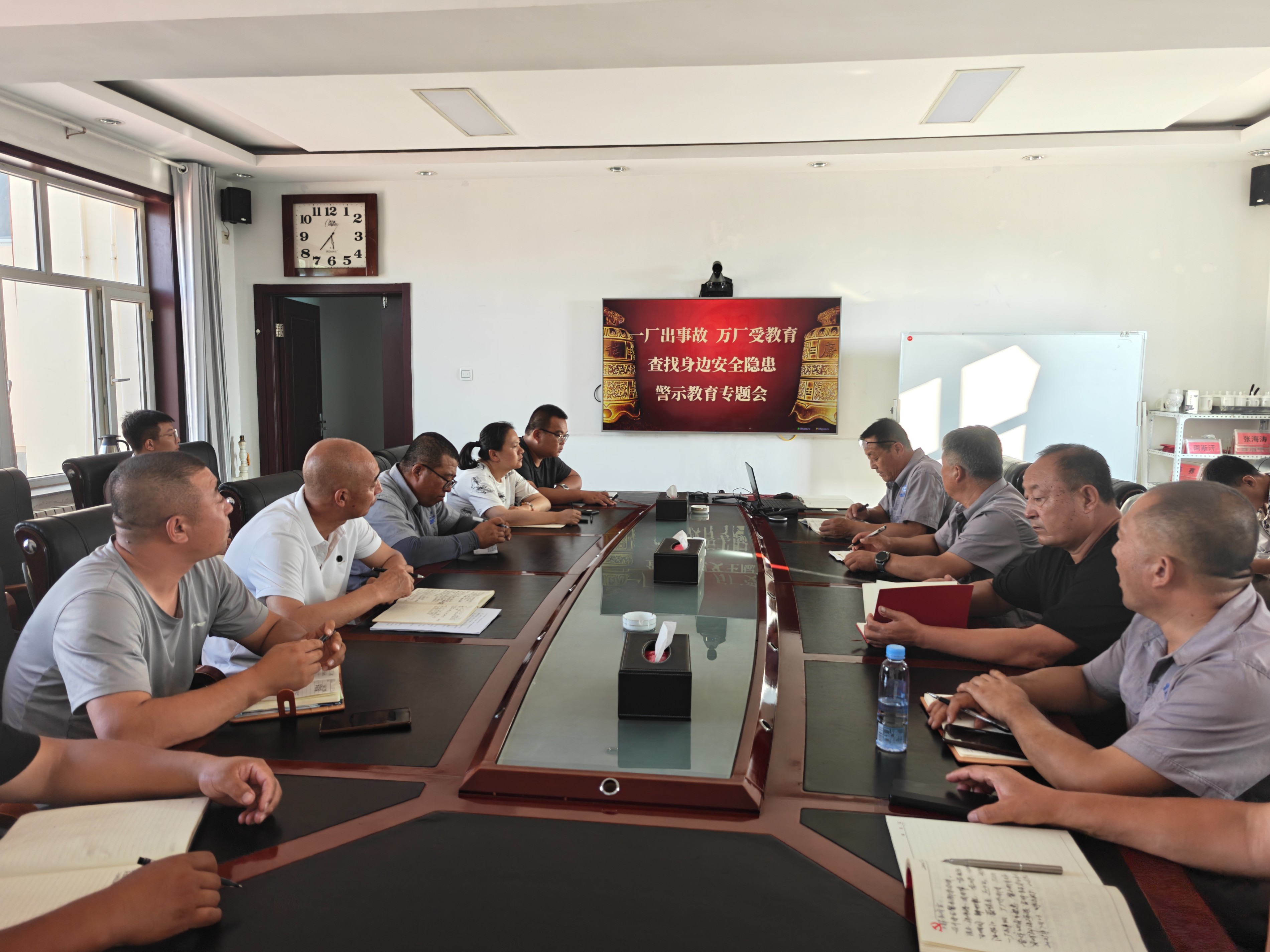 額鹽公司召開(kāi)“一廠出事故、萬(wàn)廠受教育”警示教育專題會(huì)